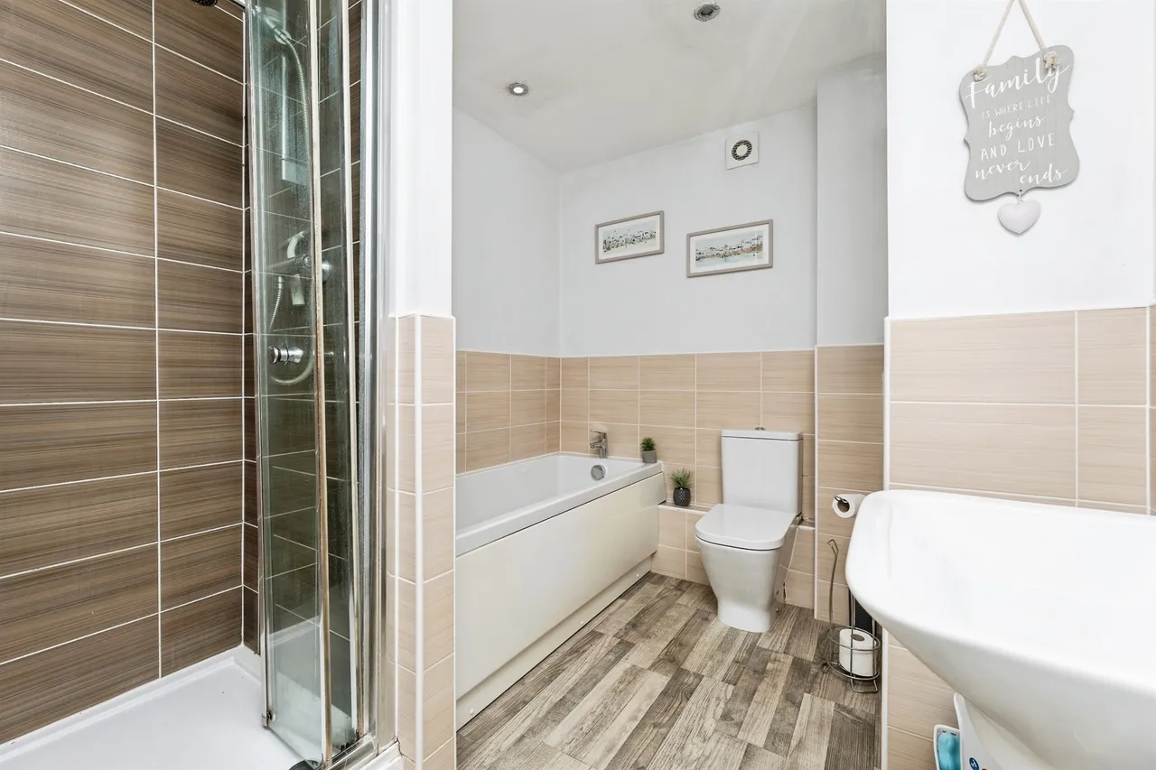 All Saints Grove, Whitley, DN14, photo 6