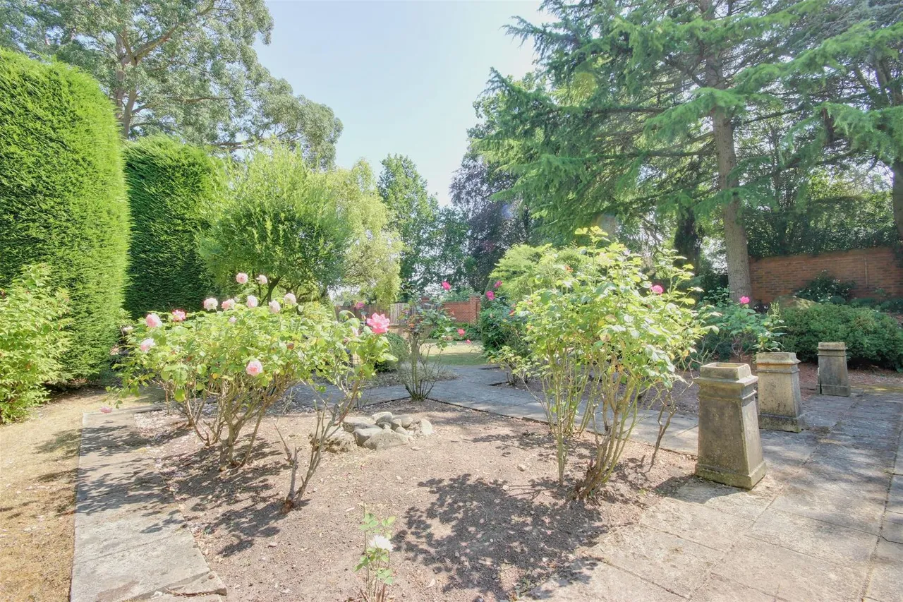 Hall Park, Swanland, photo 19