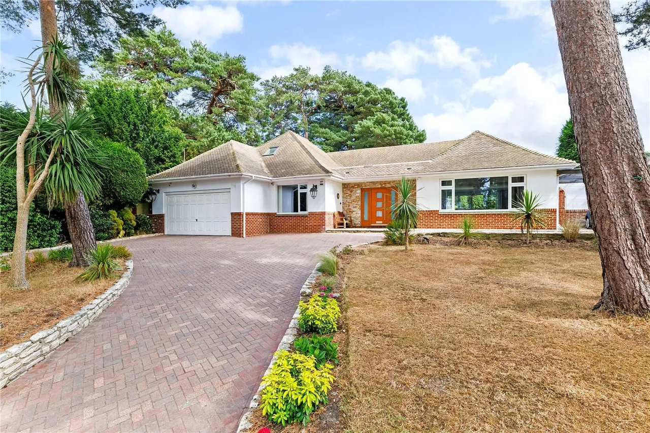 4 bed house for sale, Nairn Road, Canford Cliffs, BH13
