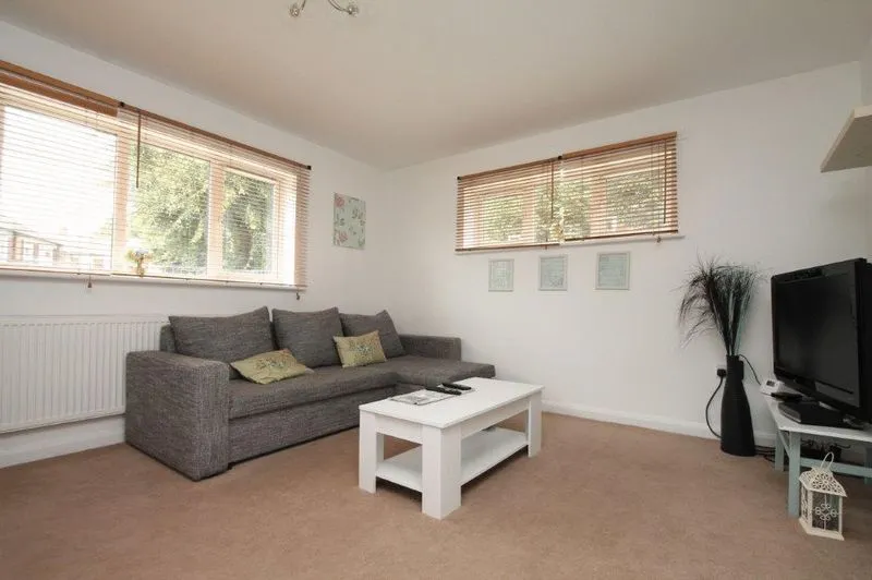 112A Belton Way, London E3 4BF, photo 2