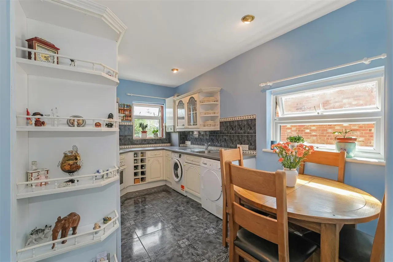 Whitney Road, Leyton, E10, photo 4