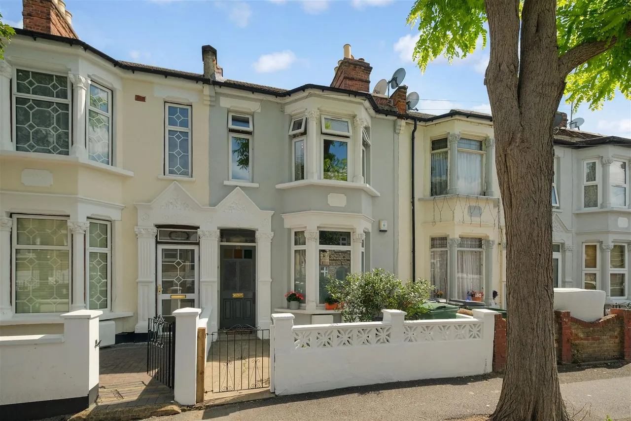 1 bed flat for sale, Whitney Road, Leyton, E10