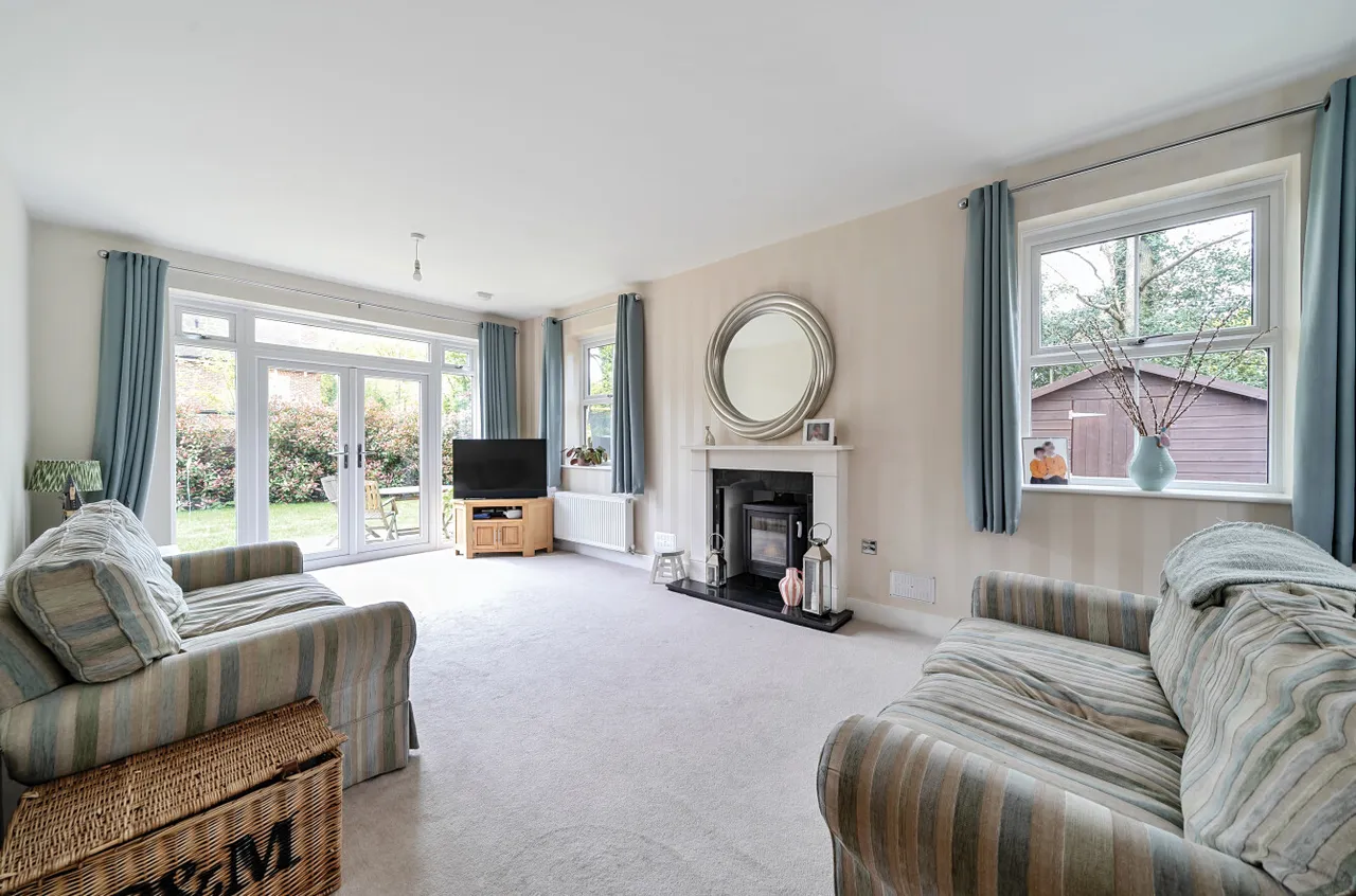 Tithe Lane, West End, Woking, Surrey, GU24 9FY, photo 4