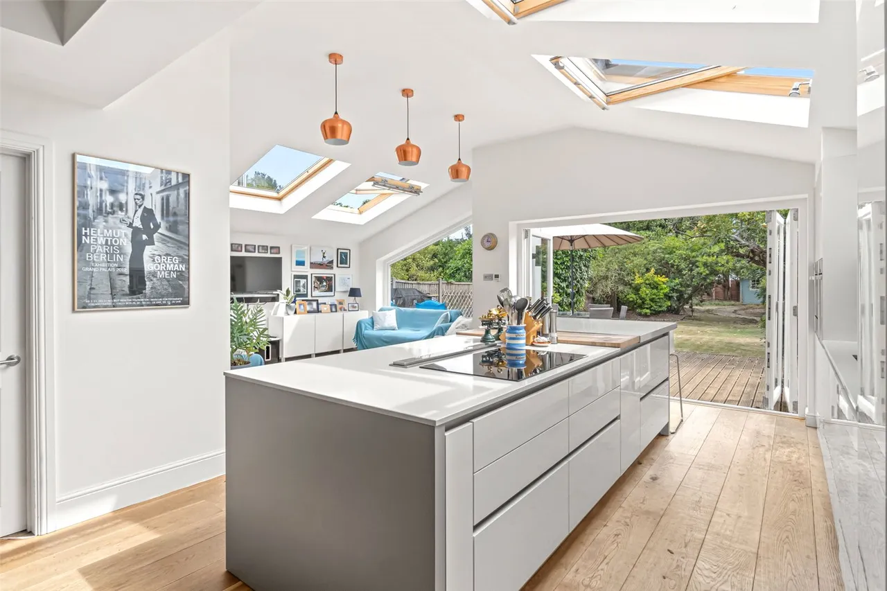 Courtlands Avenue, Hampton, TW12 3NS, photo 5