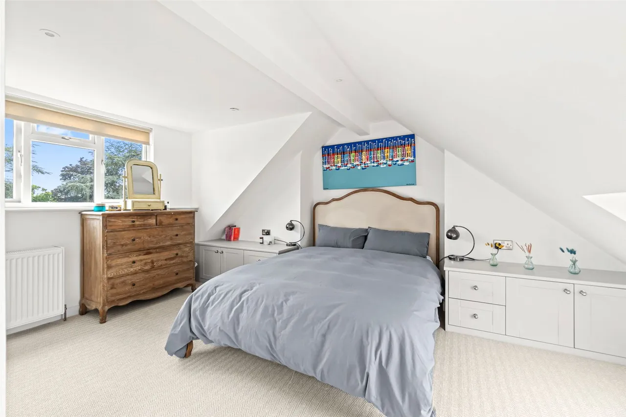 Courtlands Avenue, Hampton, TW12 3NS, photo 12