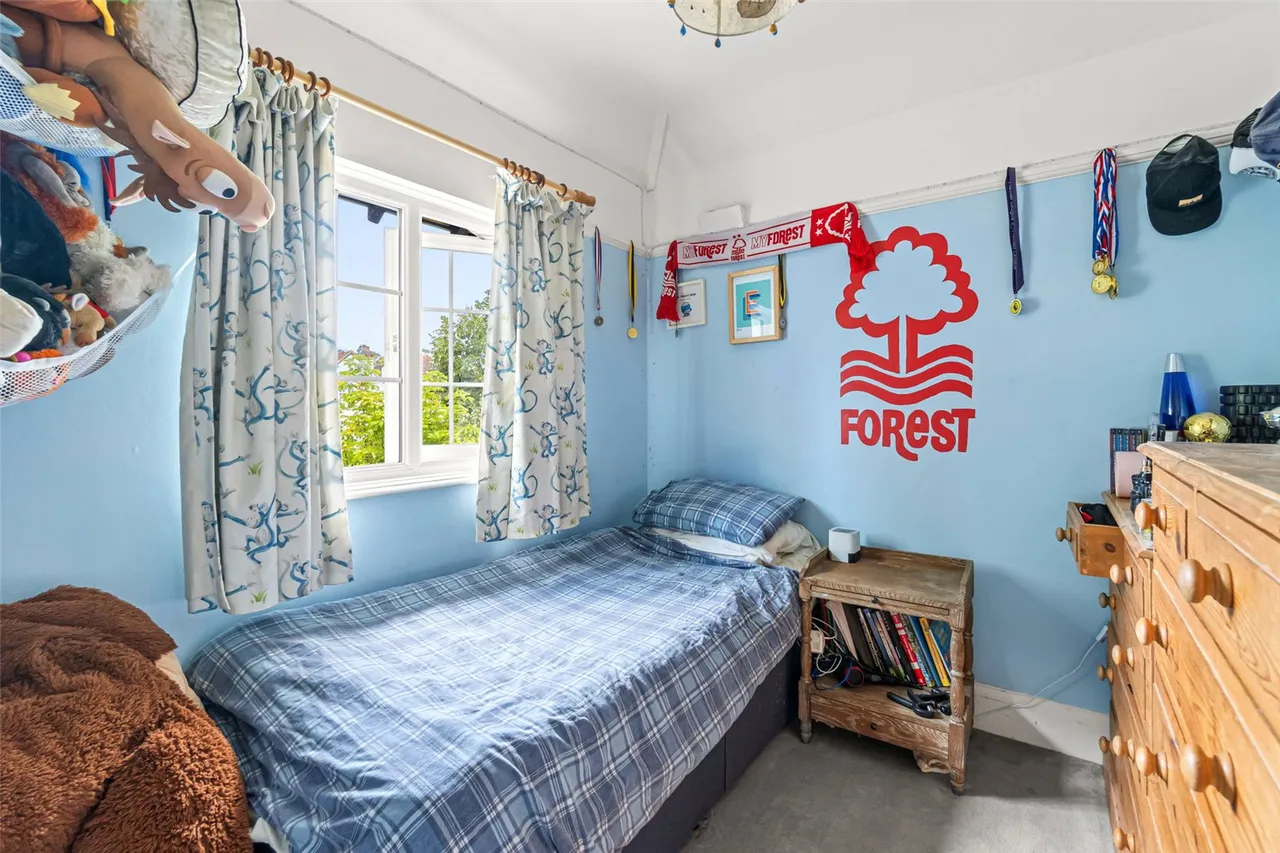 Courtlands Avenue, Hampton, TW12 3NS, photo 11