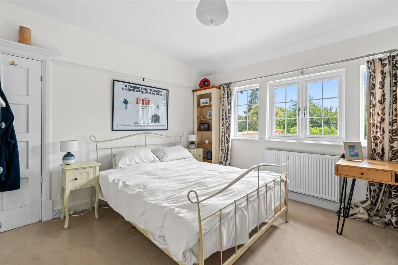 Courtlands Avenue, Hampton, TW12 3NS, photo 8