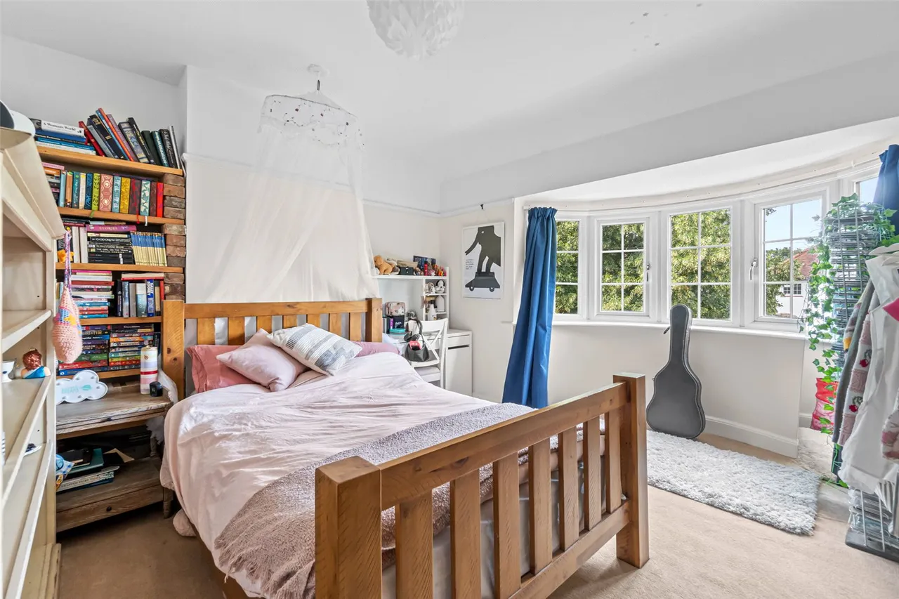 Courtlands Avenue, Hampton, TW12 3NS, photo 9