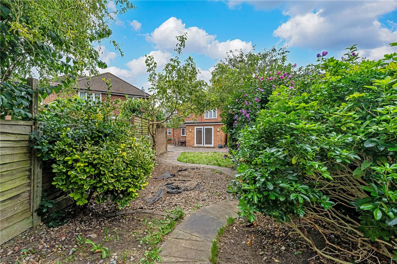 Paddocks Way, Chertsey, KT16 8HP, photo 10