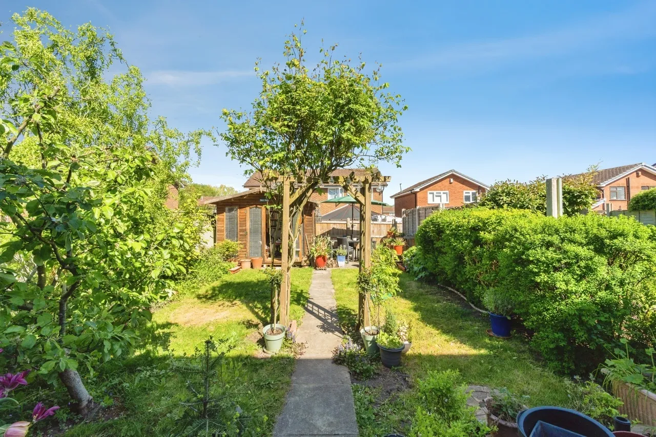 Dundee Close, Fearnhead, Warrington, Cheshire, WA2, photo 14