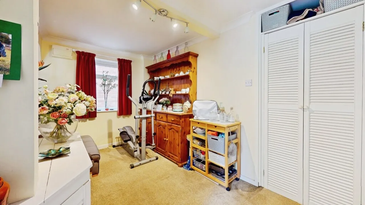St Nicholas Drive, Cheltenham, Gloucestershire, photo 8