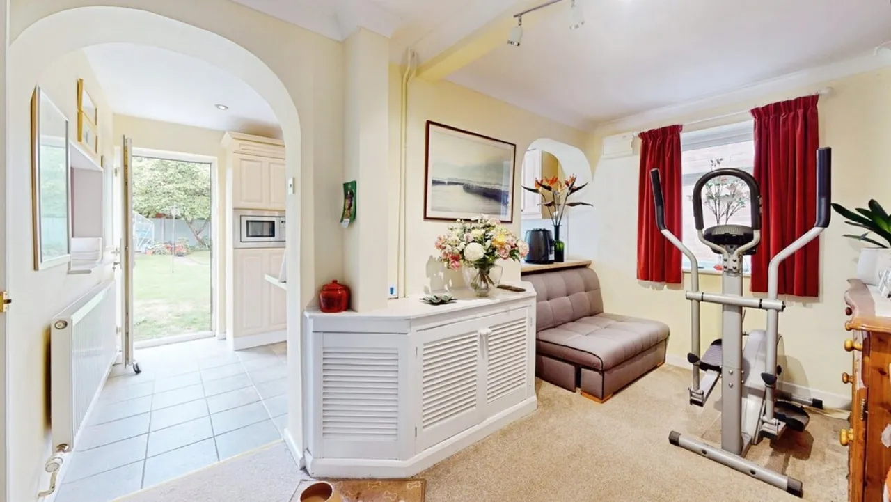 St Nicholas Drive, Cheltenham, Gloucestershire, photo 7