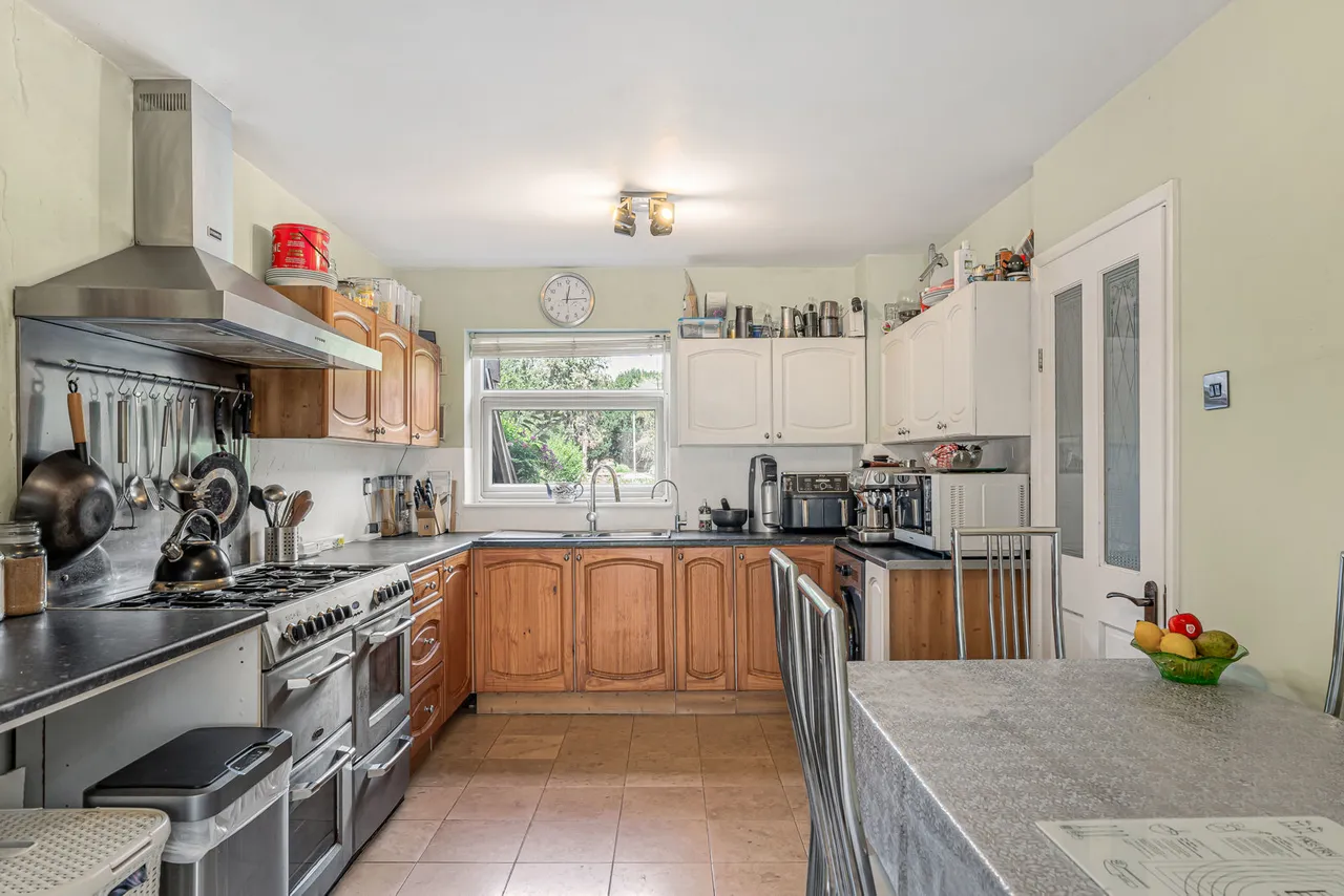 Anvil Road, Sunbury-on-Thames, TW16, photo 3