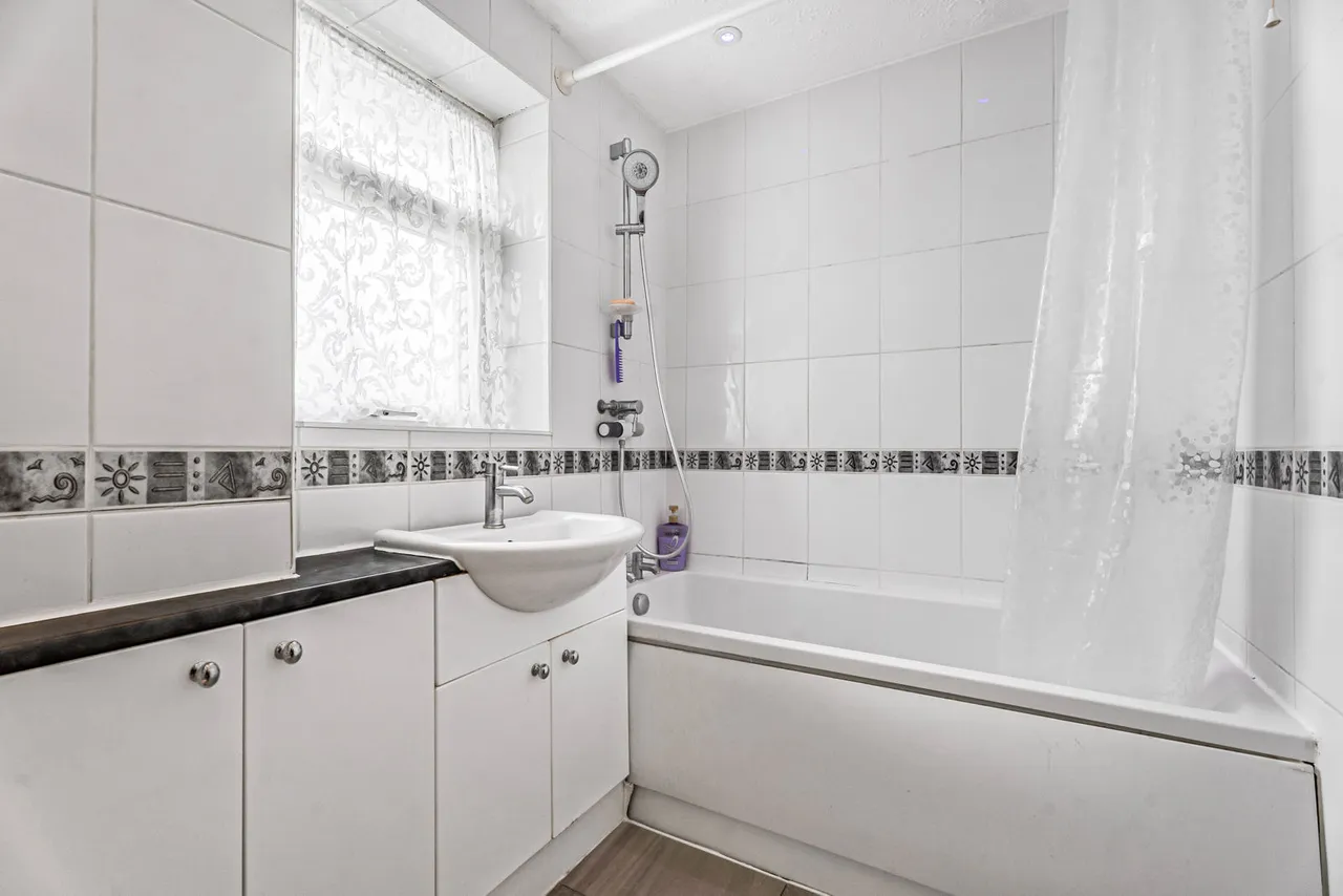 Anvil Road, Sunbury-on-Thames, TW16, photo 7