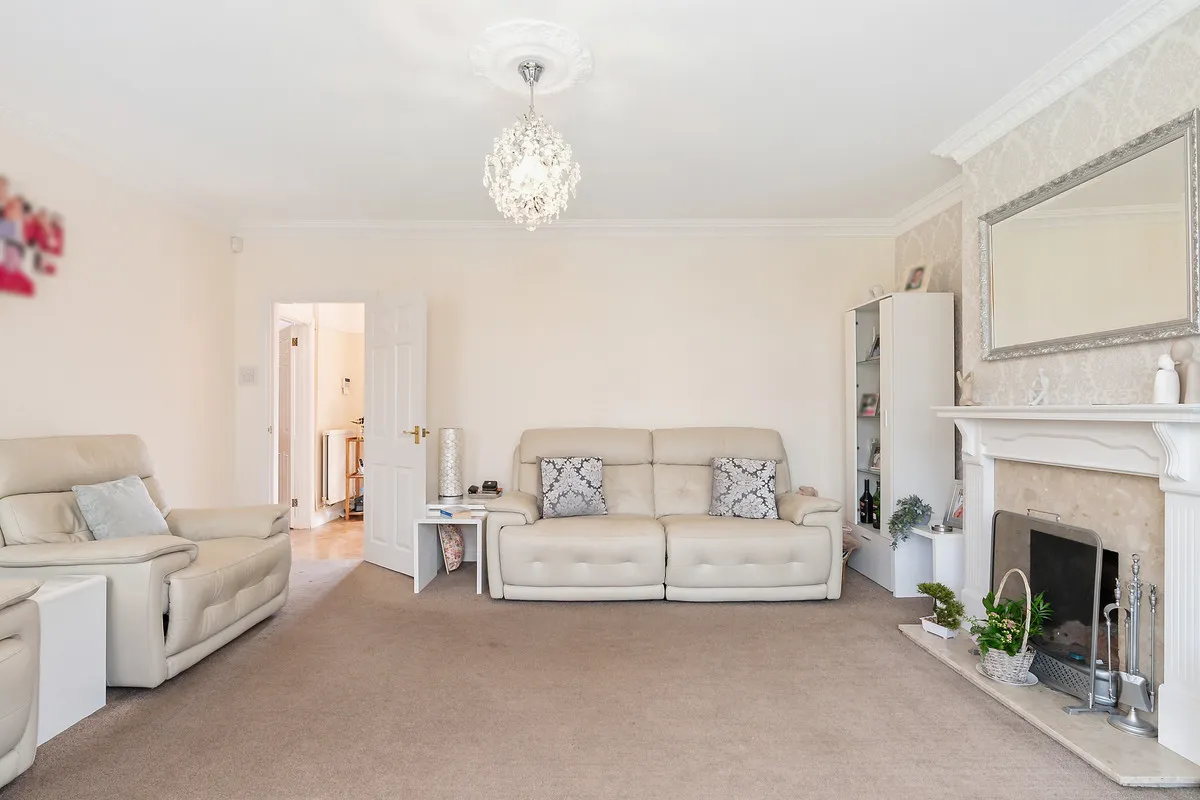 Feltham, TW13, photo 16