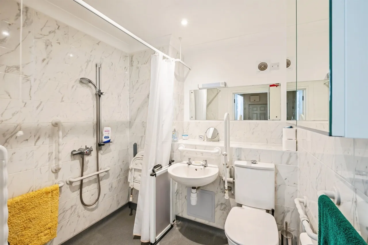 Grand Parade, Eastbourne, BN21, photo 12