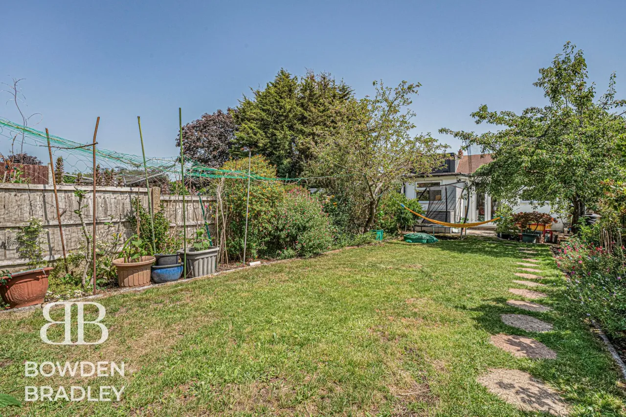 Beechwood Gardens, Clayhall, IG5, photo 45