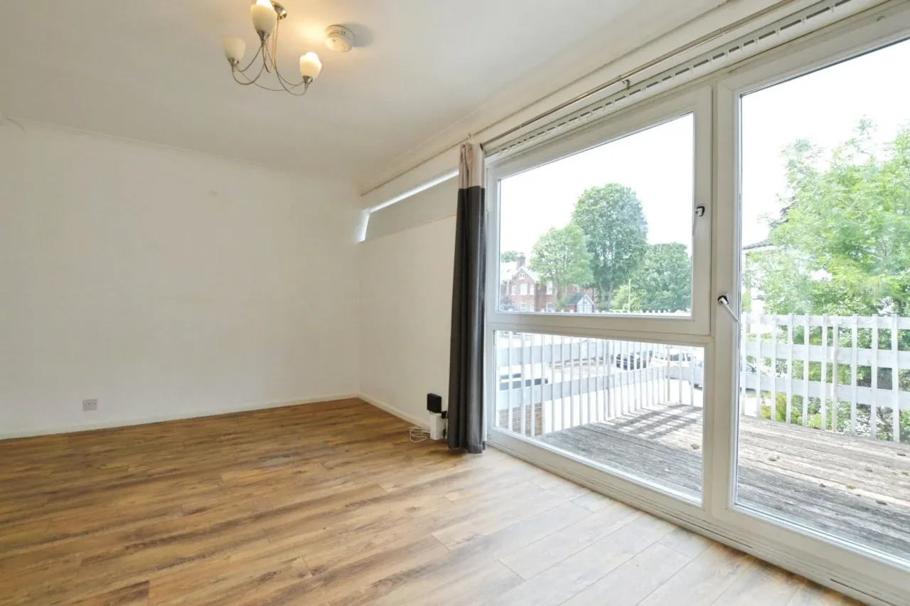 Cross Street, Farnborough, Hampshire,..., photo 7