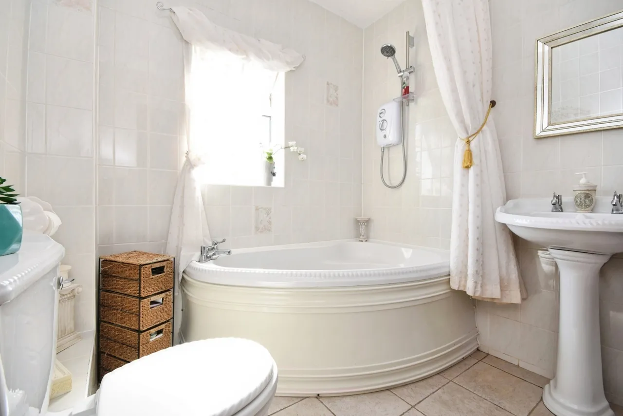 Wansfell Gardens, Thorpe Bay, Essex, SS1, photo 5