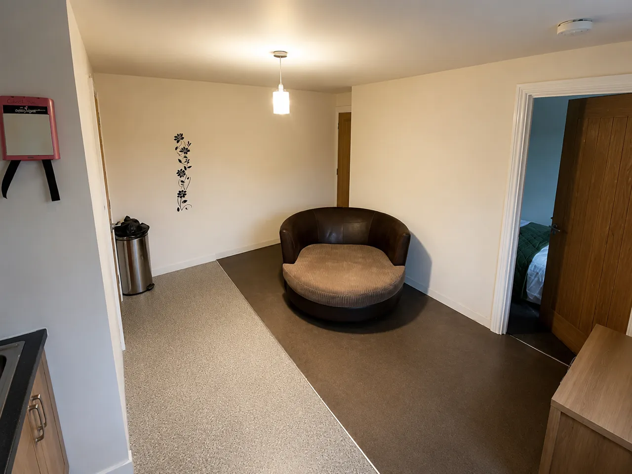 Roundhouse Road, CV3, photo 2