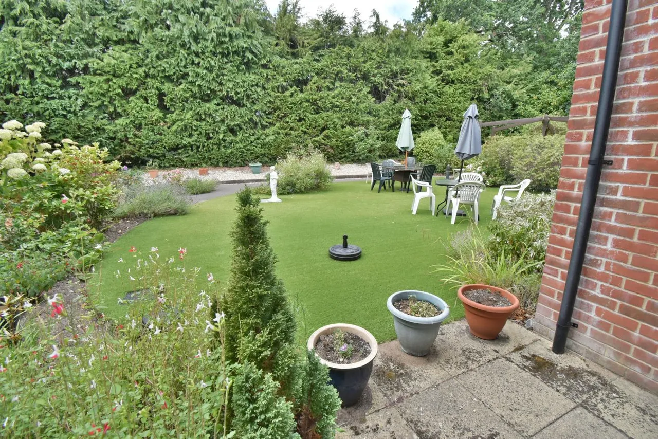 Cherrett Court, BH22, photo 13