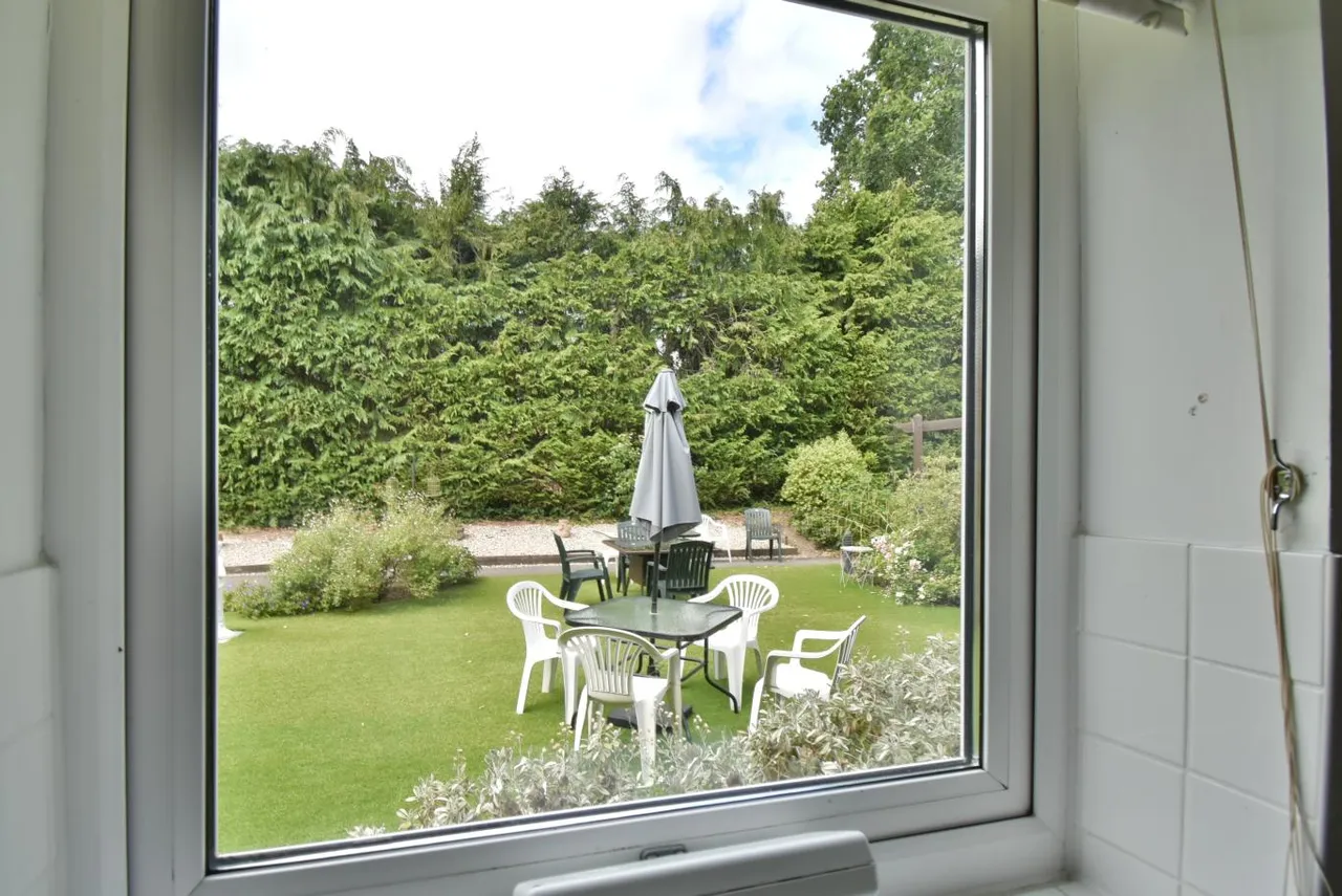 Cherrett Court, BH22, photo 7