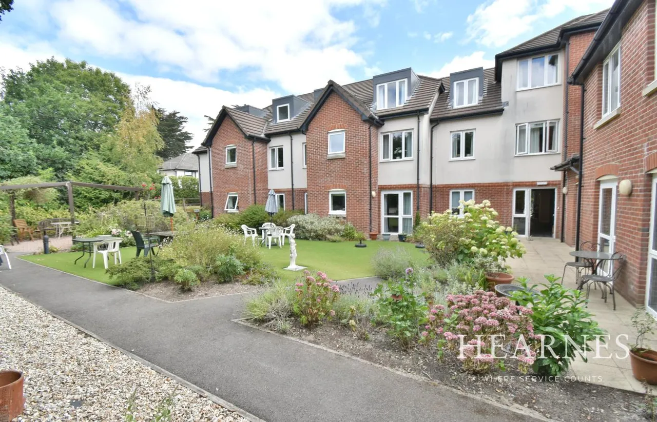 2 bed flat for sale, Cherrett Court, BH22