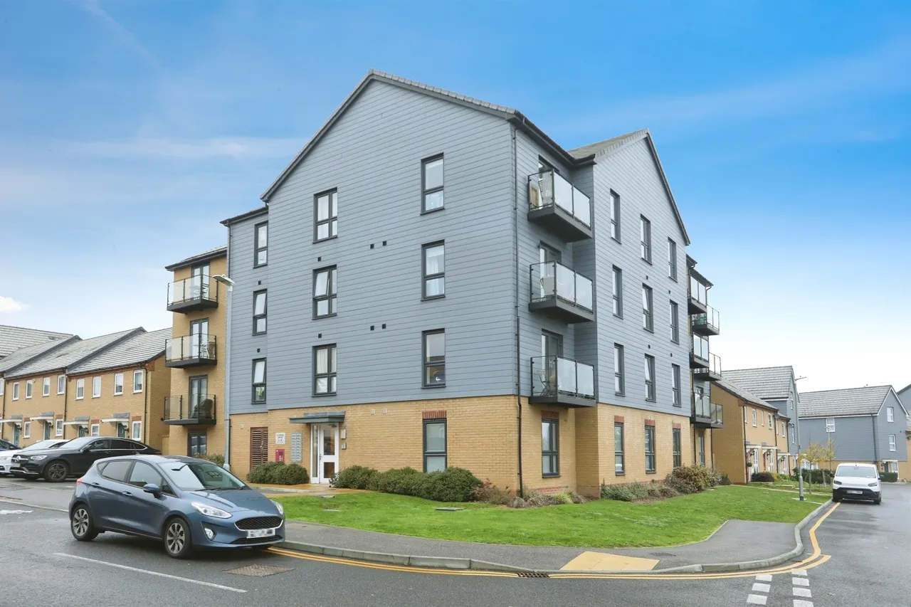 2 bed flat for sale, Lywood Drive, Sittingbourne, ME10