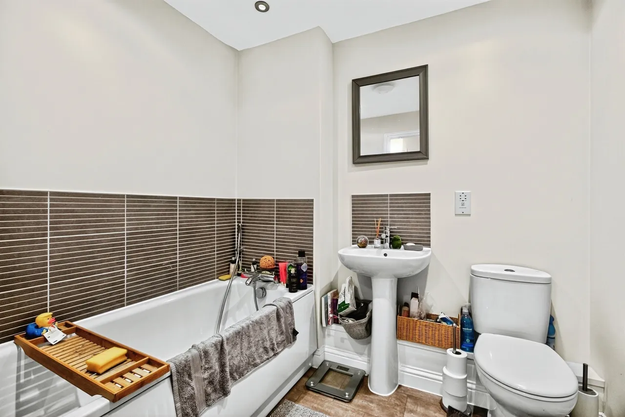 Lywood Drive, Sittingbourne, ME10, photo 11