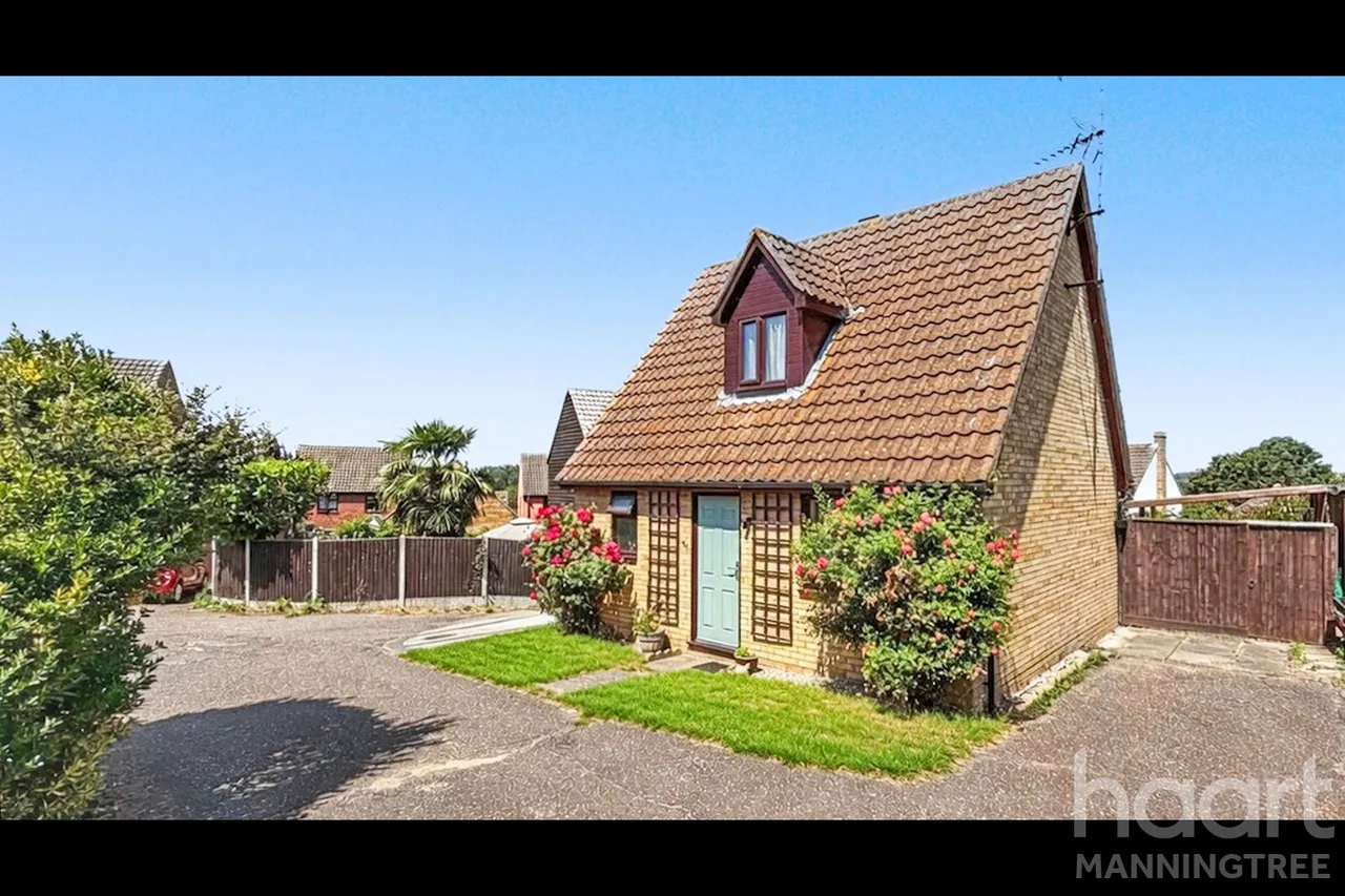 Cotman Avenue, Lawford, CO11, photo 16