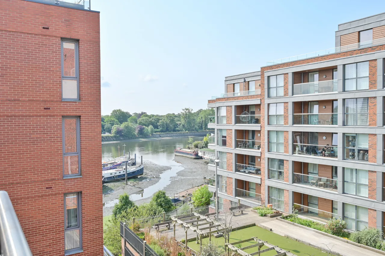 12 Lighterage Court, High Street, Brentford, photo 8