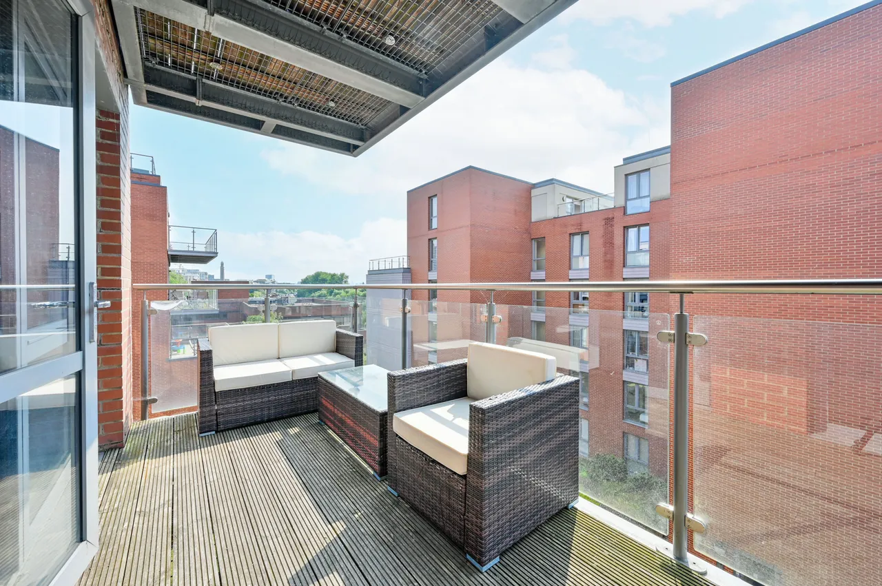 12 Lighterage Court, High Street, Brentford, photo 7