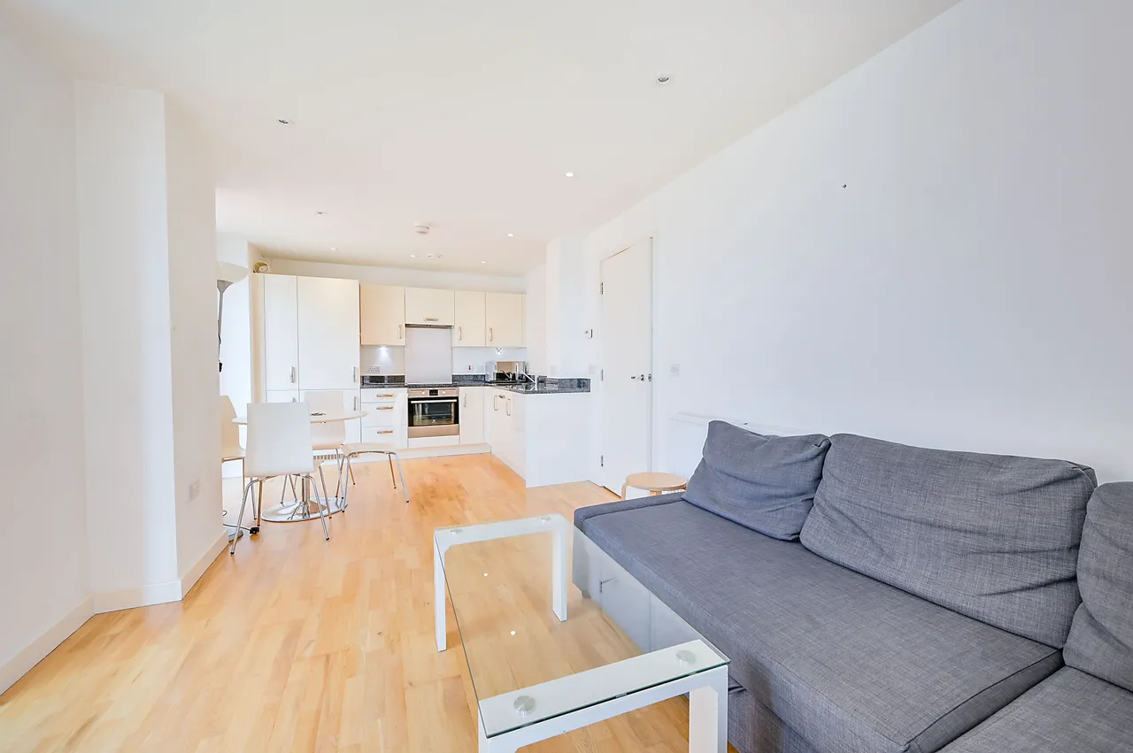 12 Lighterage Court, High Street, Brentford, photo 3