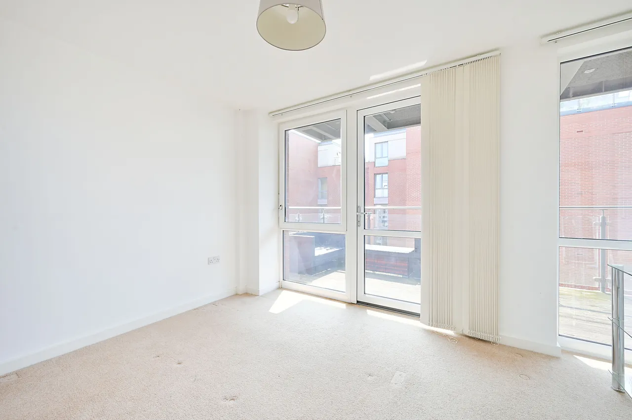 12 Lighterage Court, High Street, Brentford, photo 4