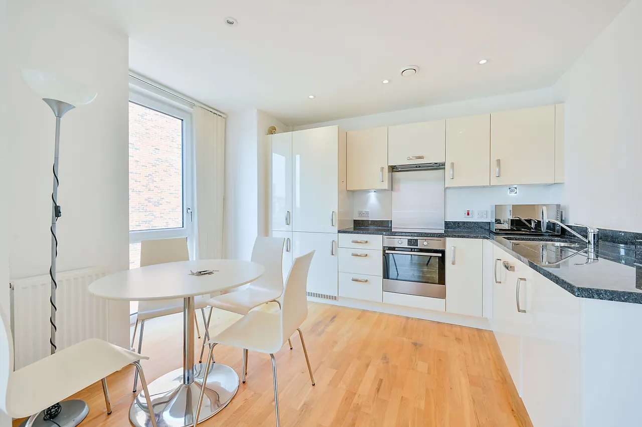 1 bed flat for sale — 12 Lighterage Court, High Street, Brentford