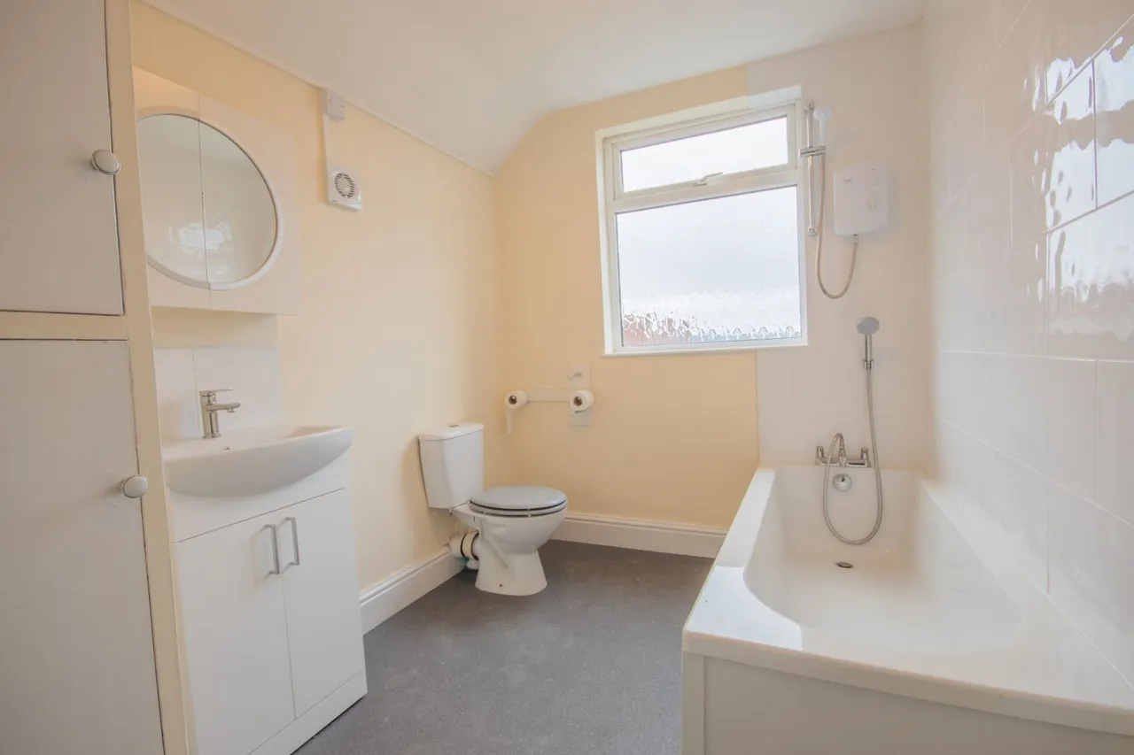 Chapel Street, Eastwood, NG16, photo 8