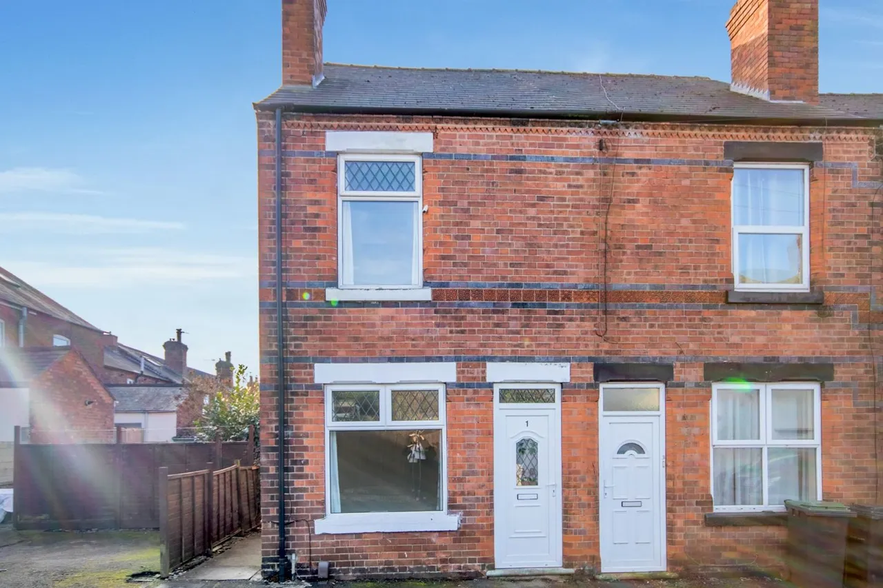 2 bed house to rent, Chapel Street, Eastwood, NG16
