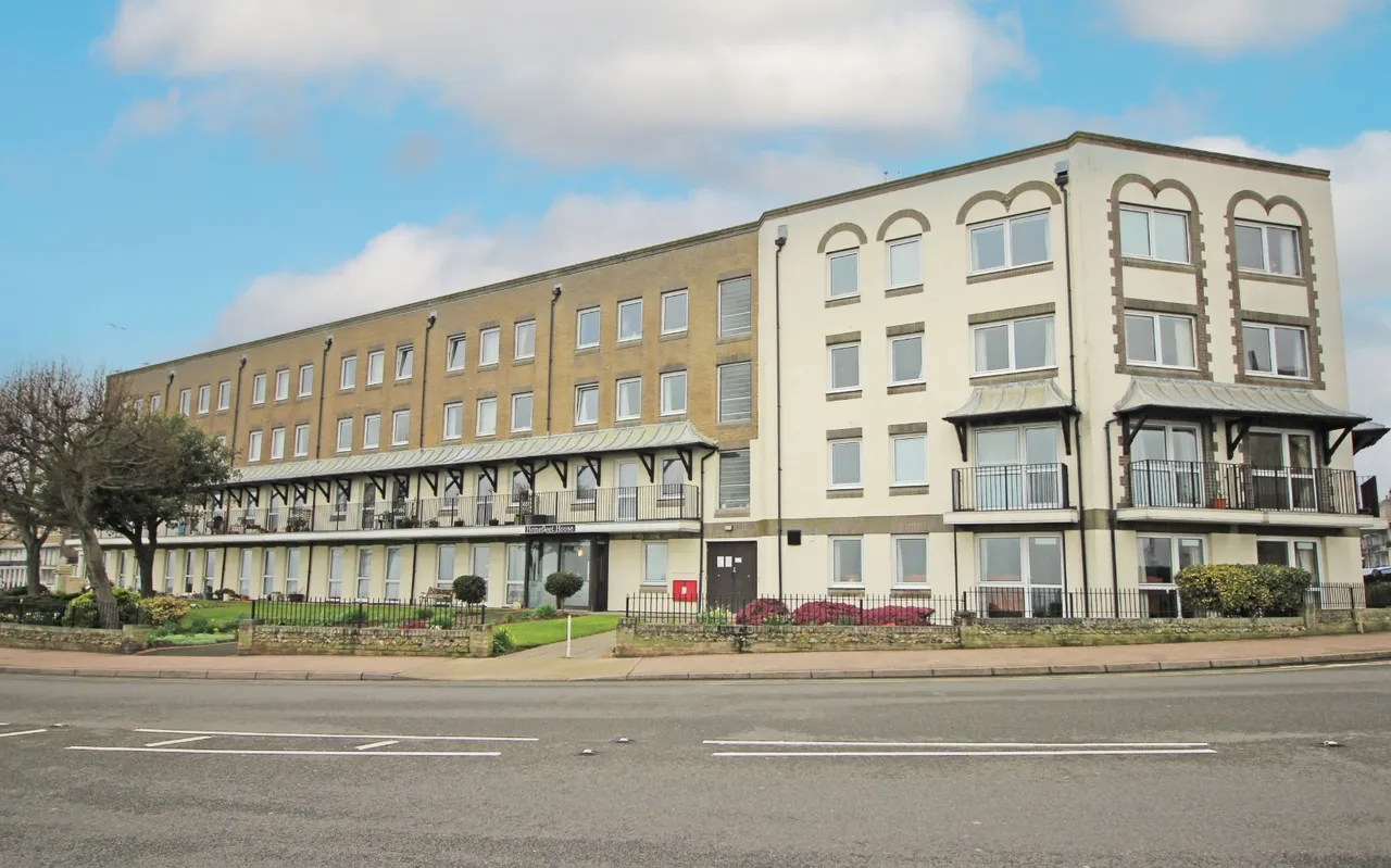 1 bed flat for sale, Wellington Crescent, Ramsgate, CT11