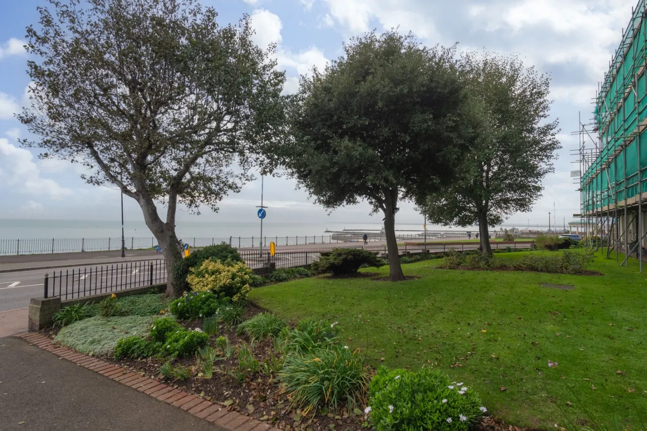 Wellington Crescent, Ramsgate, CT11, photo 9