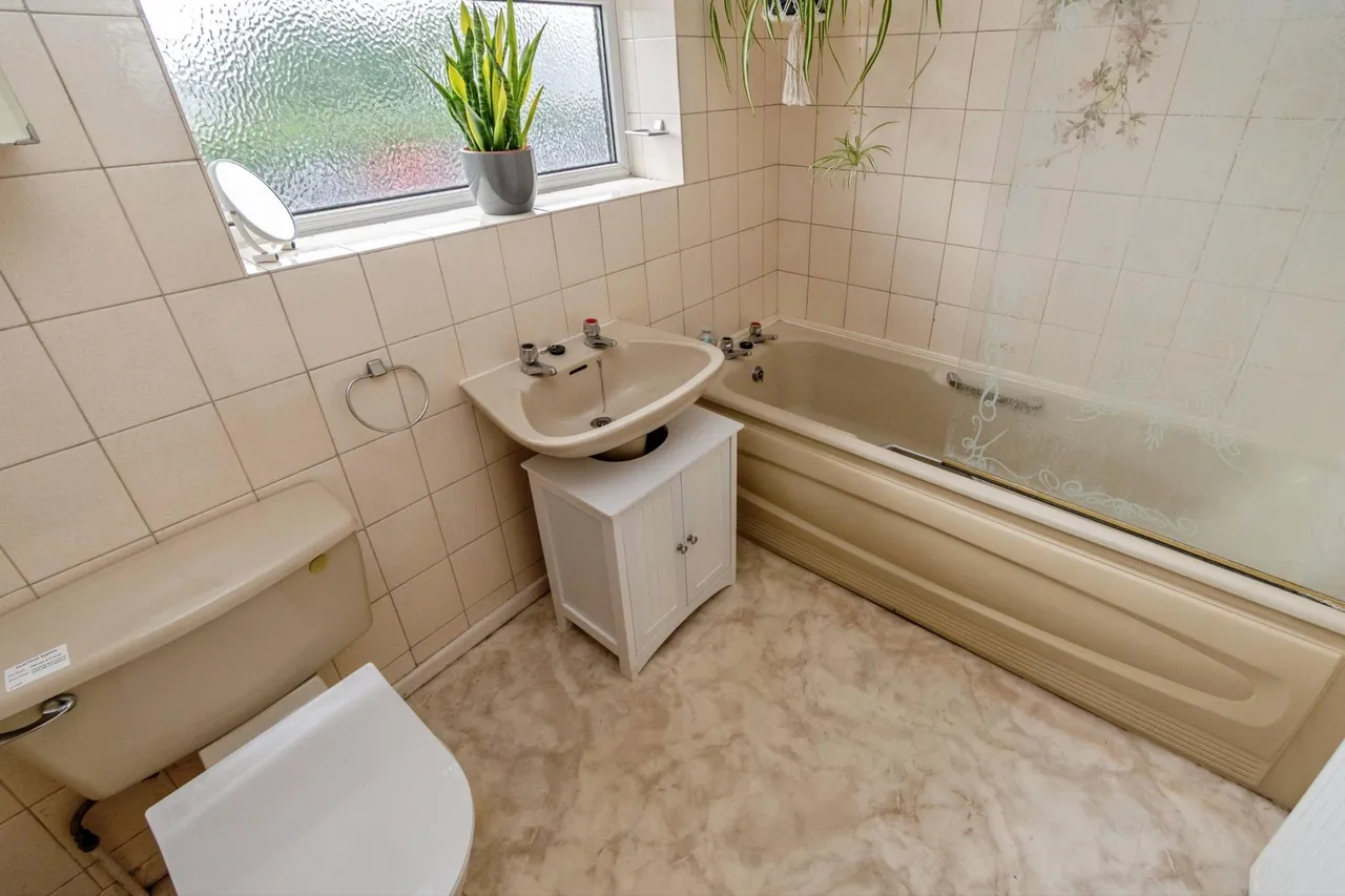 Langley Gardens, Wolverhampton, WV3, photo 15