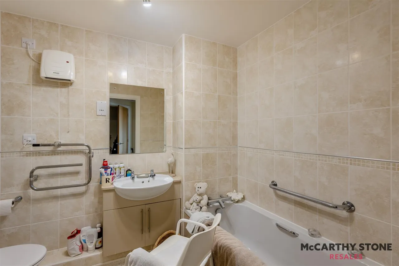 Victoria Road, Malvern, WR14, photo 9