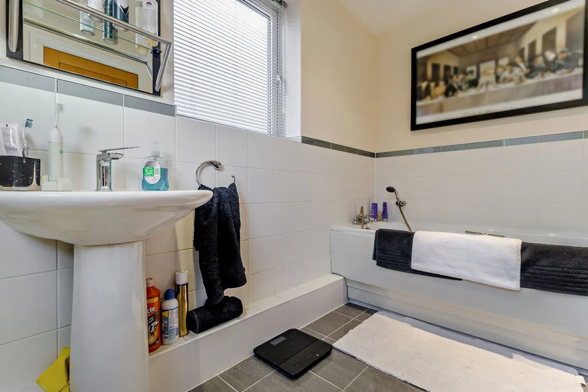 Flat Viceroy Court, Northwood, HA6, photo 10