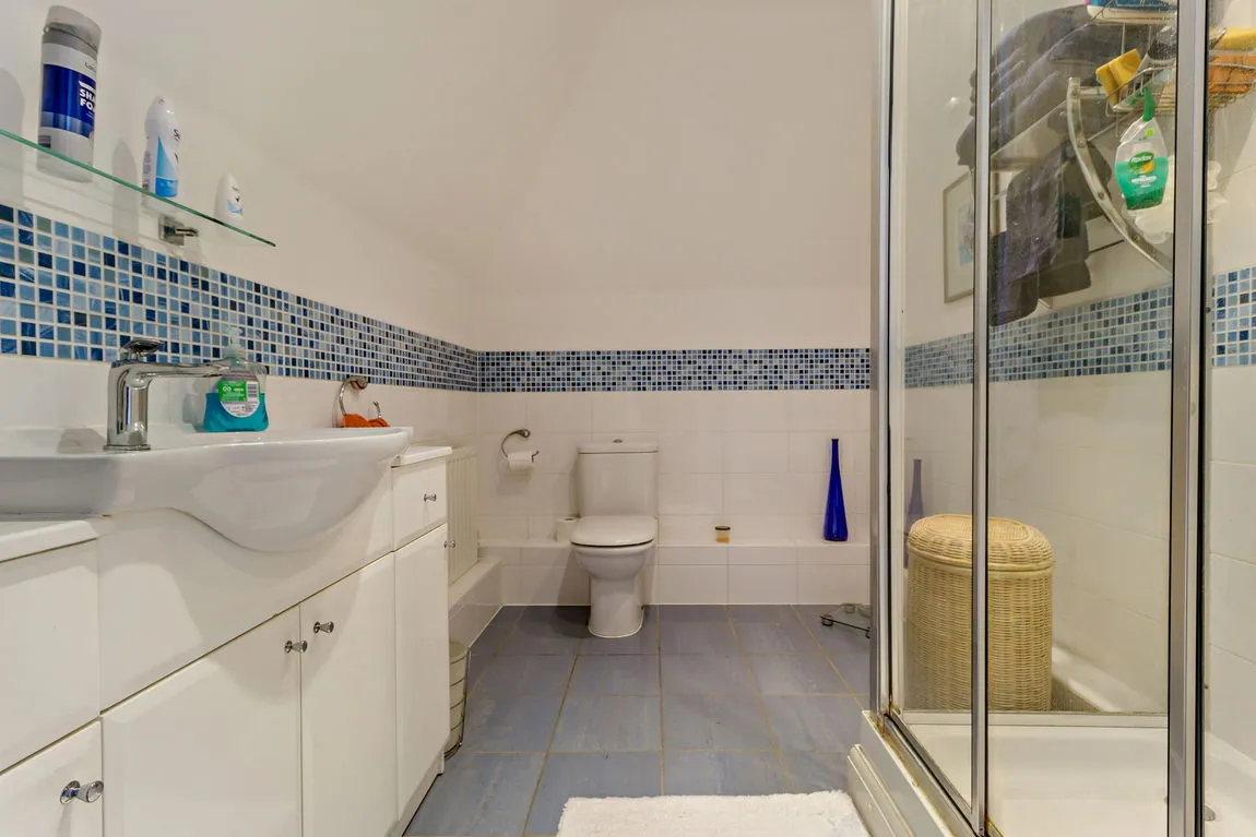 Flat Viceroy Court, Northwood, HA6, photo 8