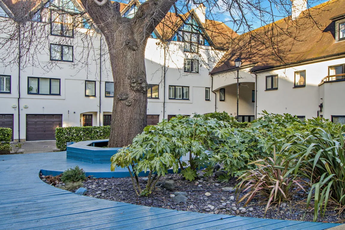 Flat Viceroy Court, Northwood, HA6, photo 14