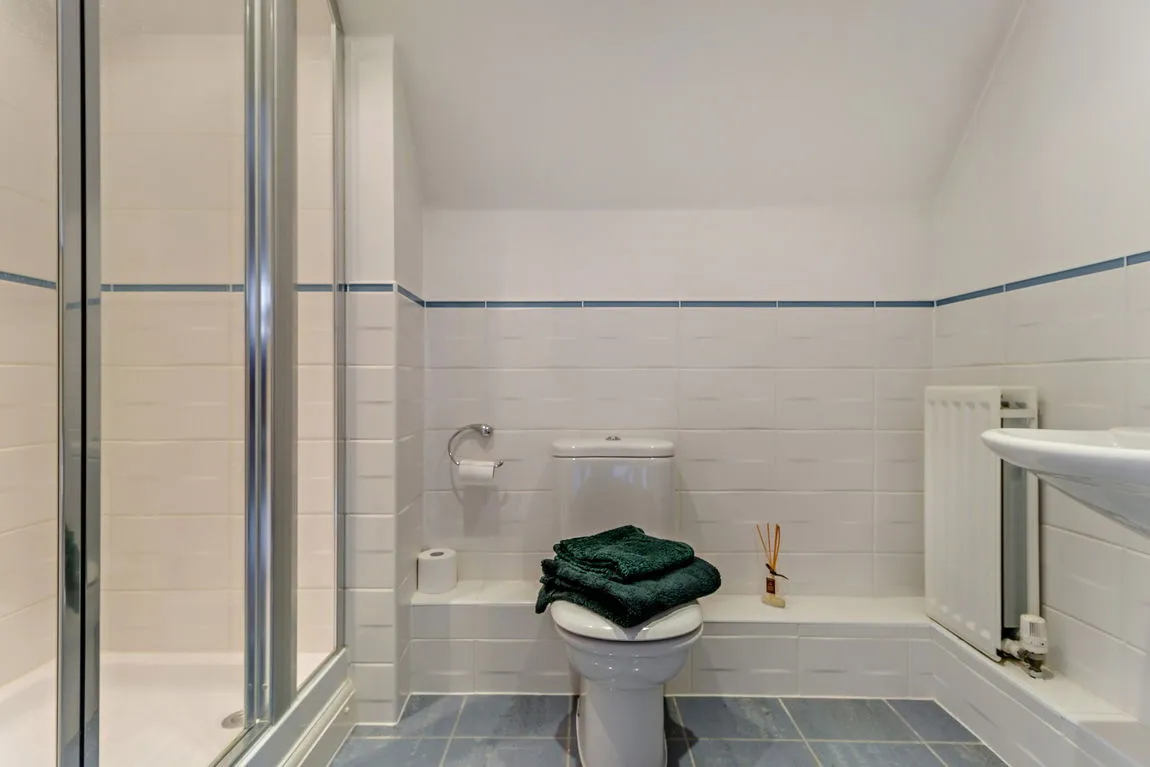 Flat Viceroy Court, Northwood, HA6, photo 12