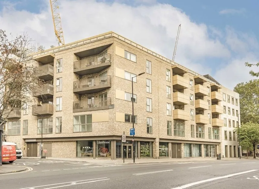 2 bed flat to rent — Warburton Road, Broadway Market, E8