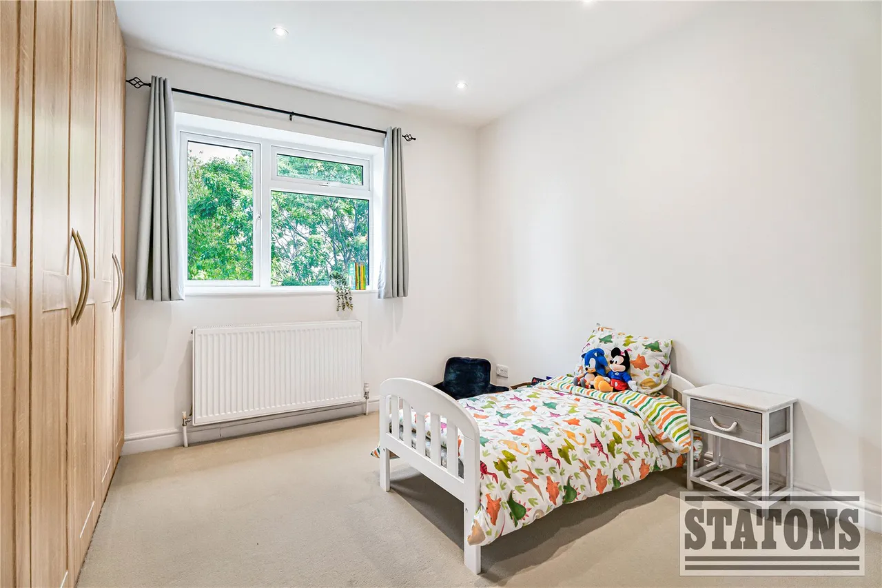 Raydean Road, New Barnet, EN5, photo 15