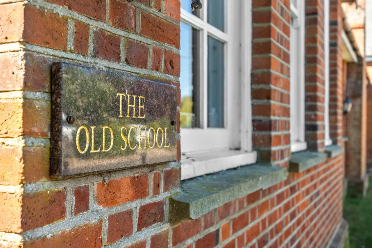 The Old School, Chignal St. James, CM1, photo 9