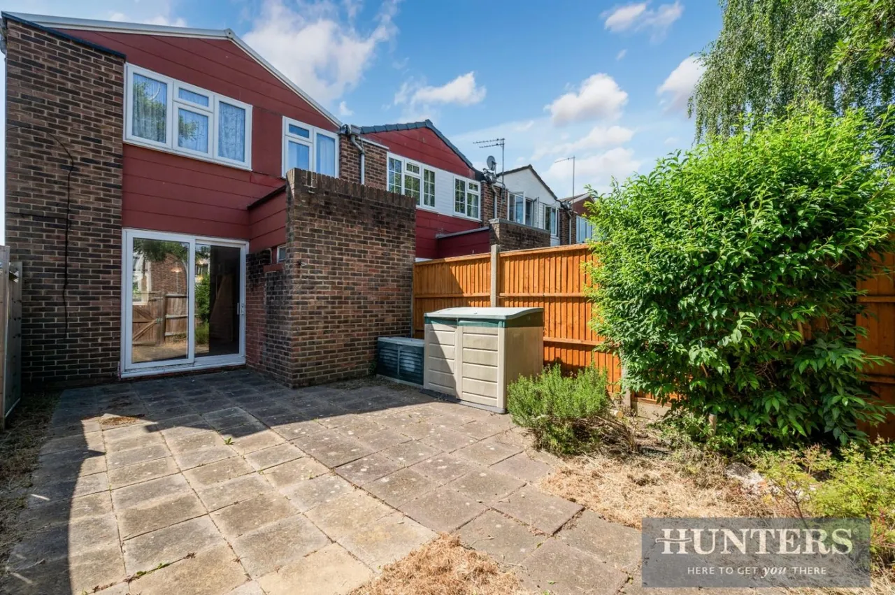 3 bed house for sale — Walnut Tree Road, Brentford