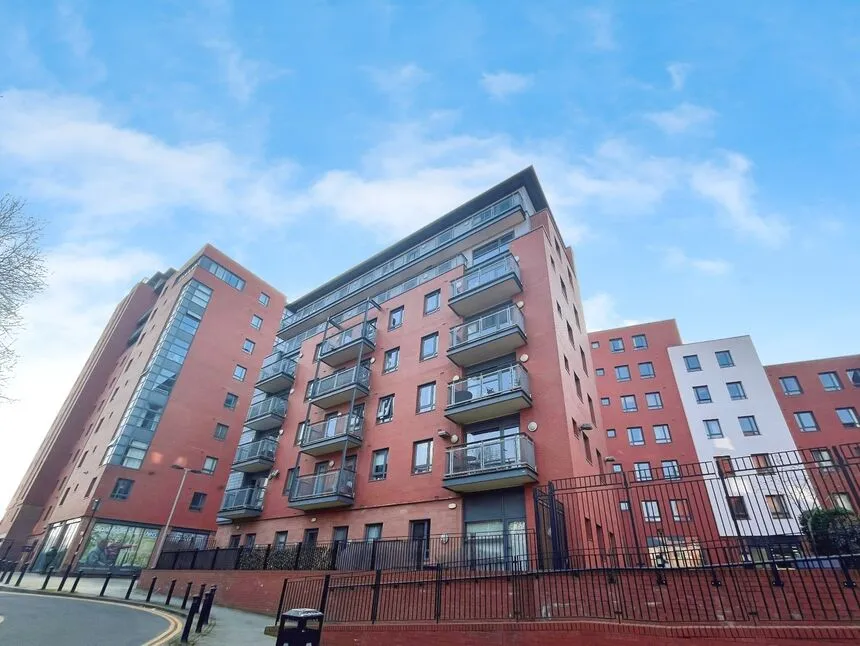 2 bed flat for sale, Blantyre Street, Manchester, M15
